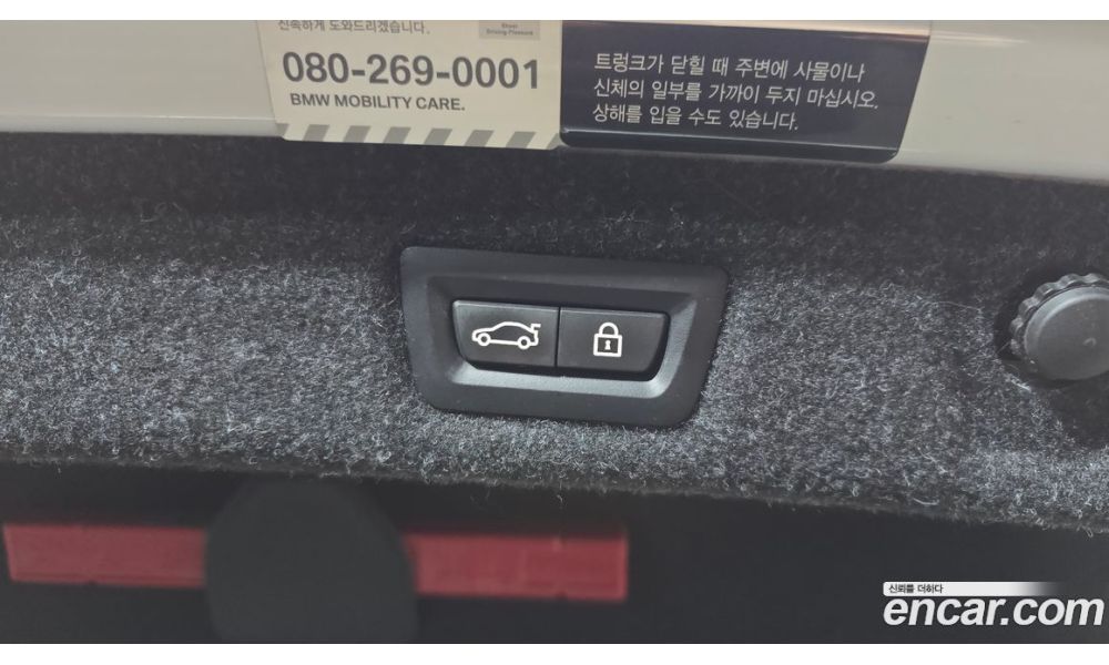 923942
