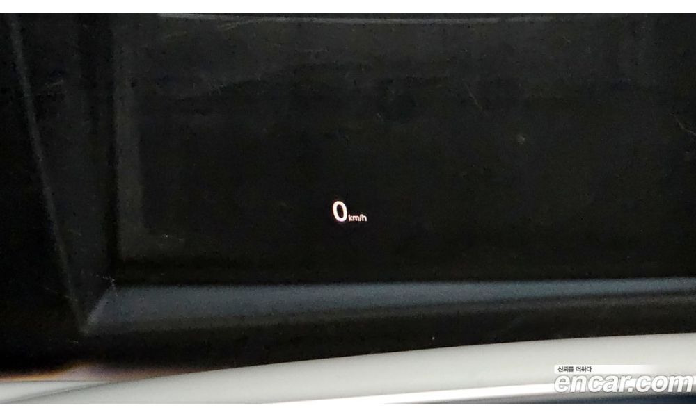 484025