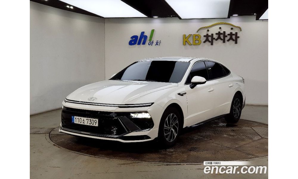 890649