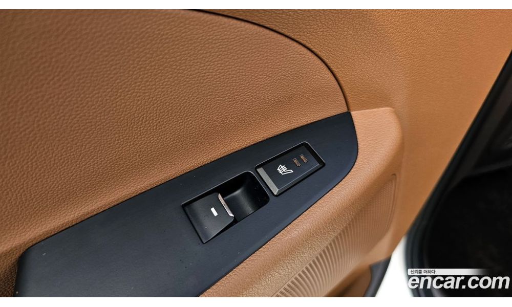 869899