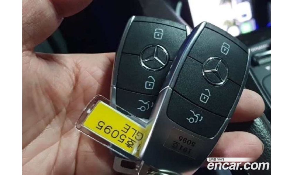 911469