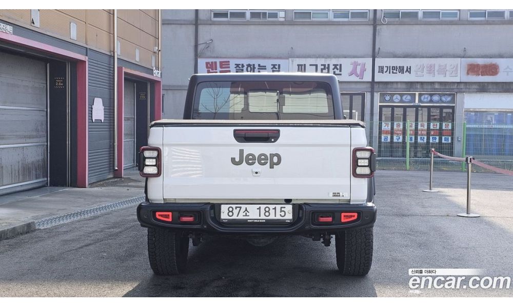 699647
