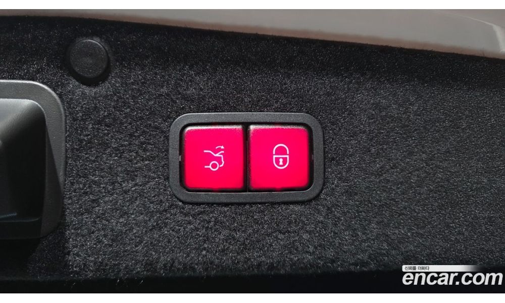 553741
