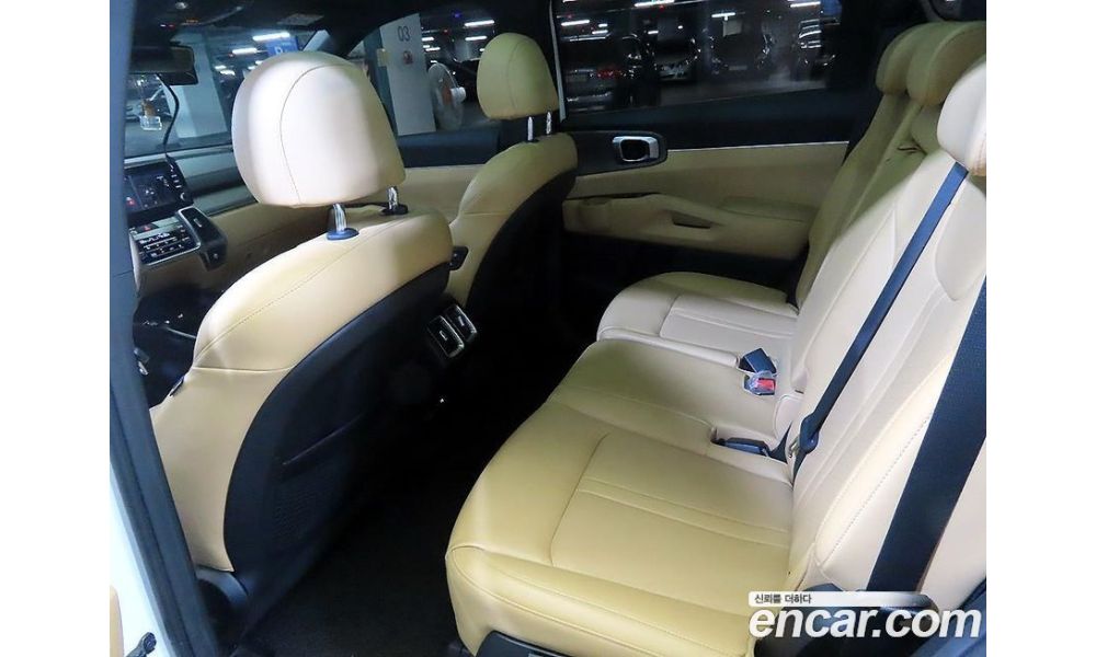 898673