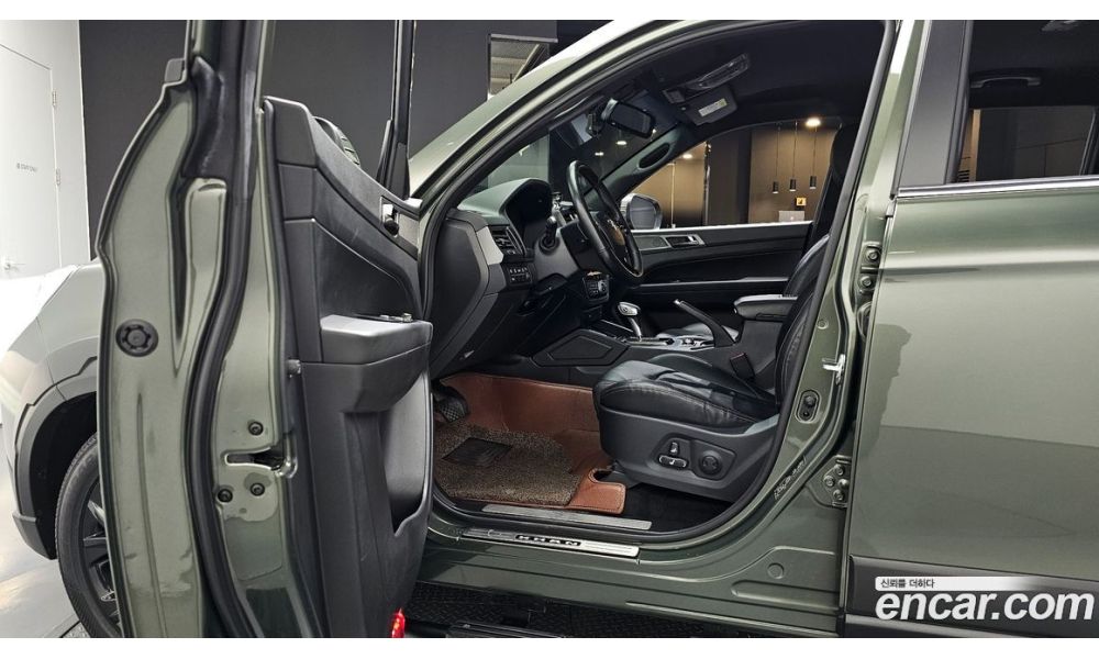 697886