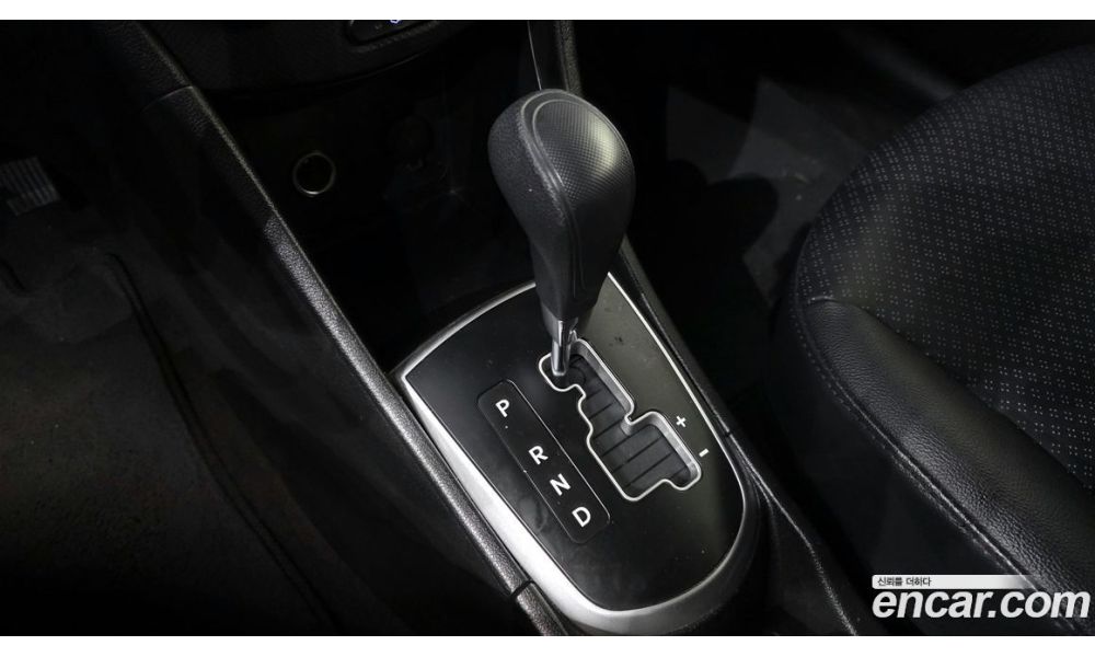 596888