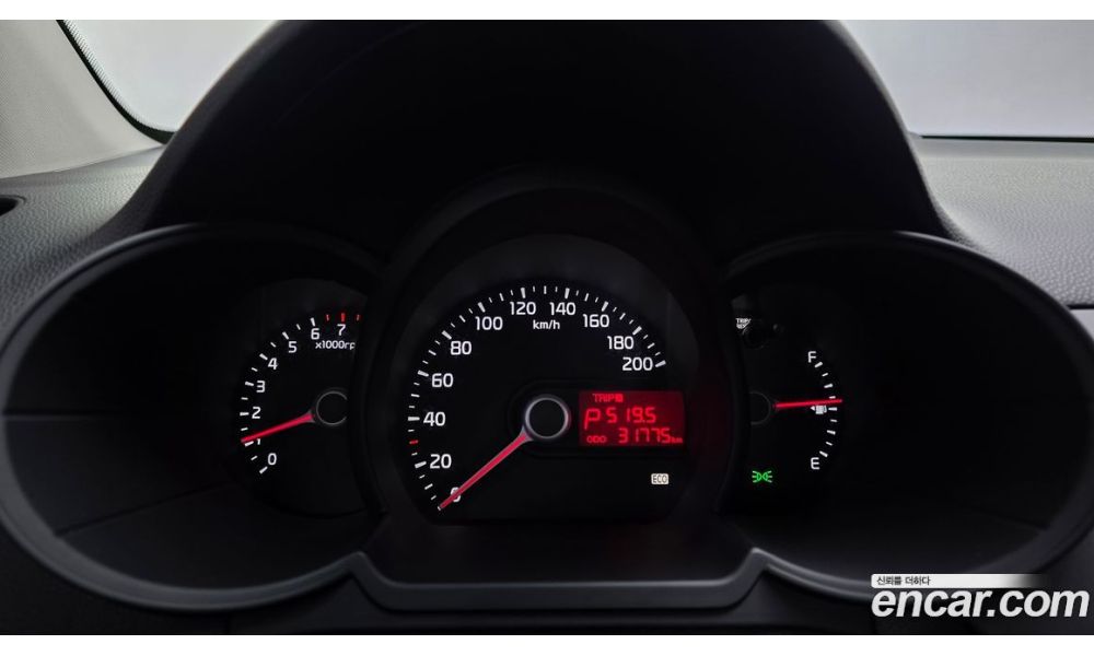 668077