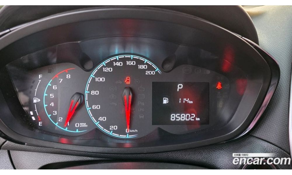 997718