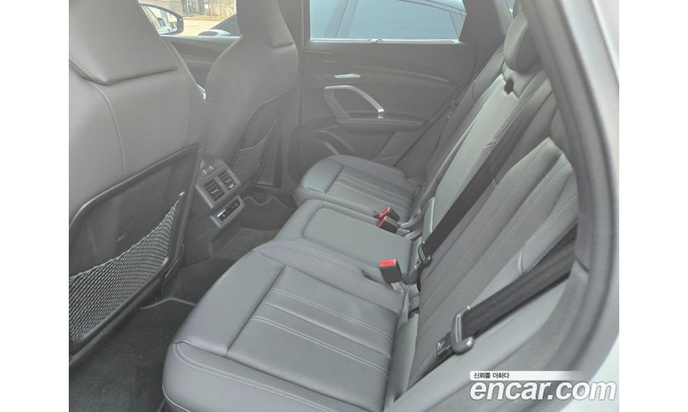 562637