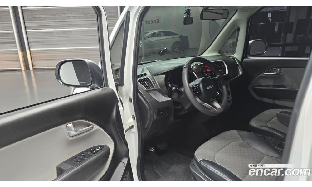 697476