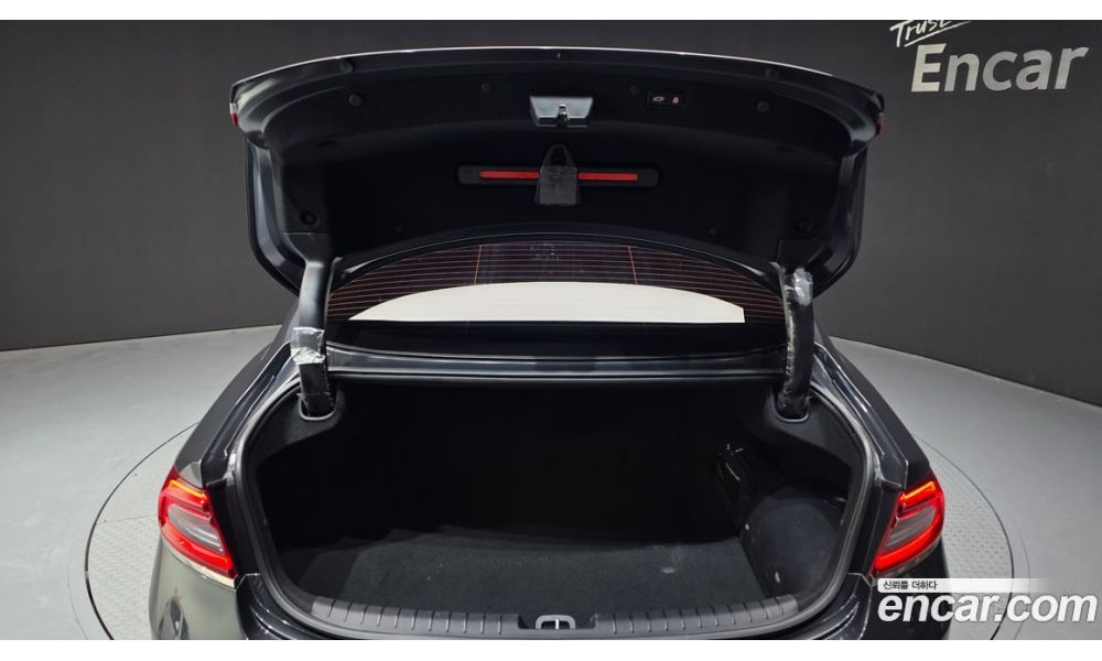 617999