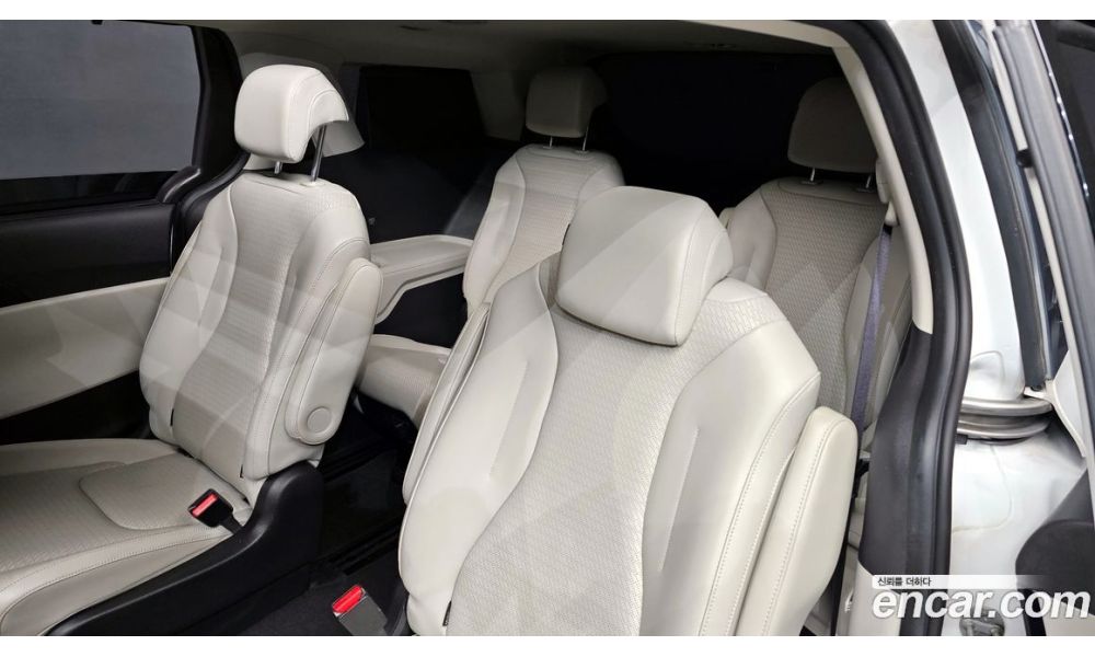 306903