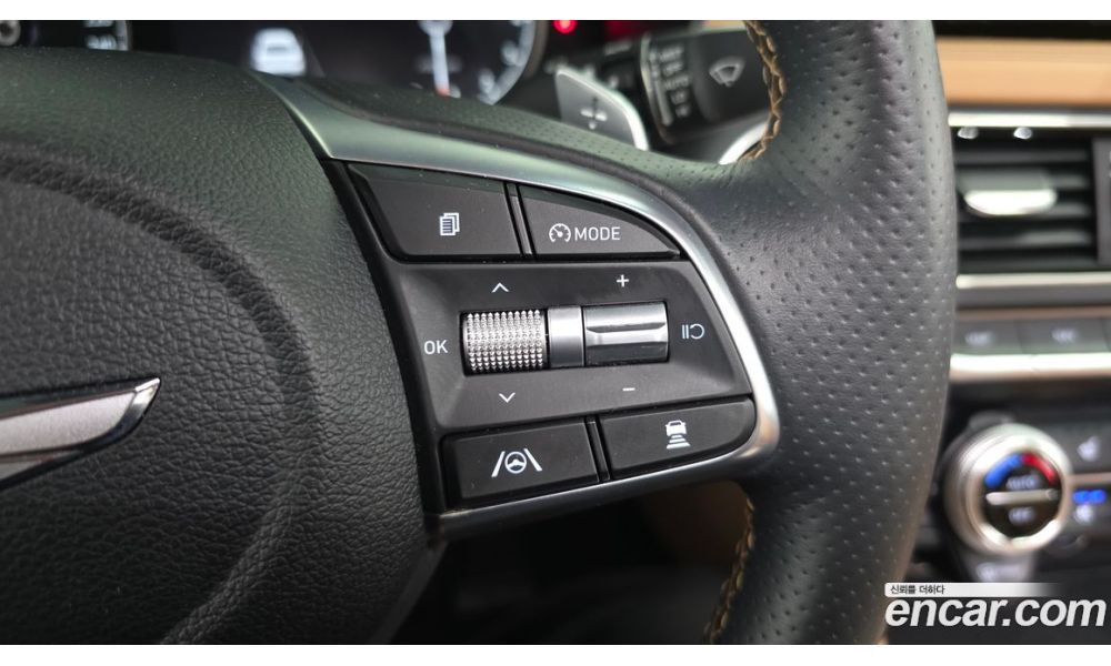 989022