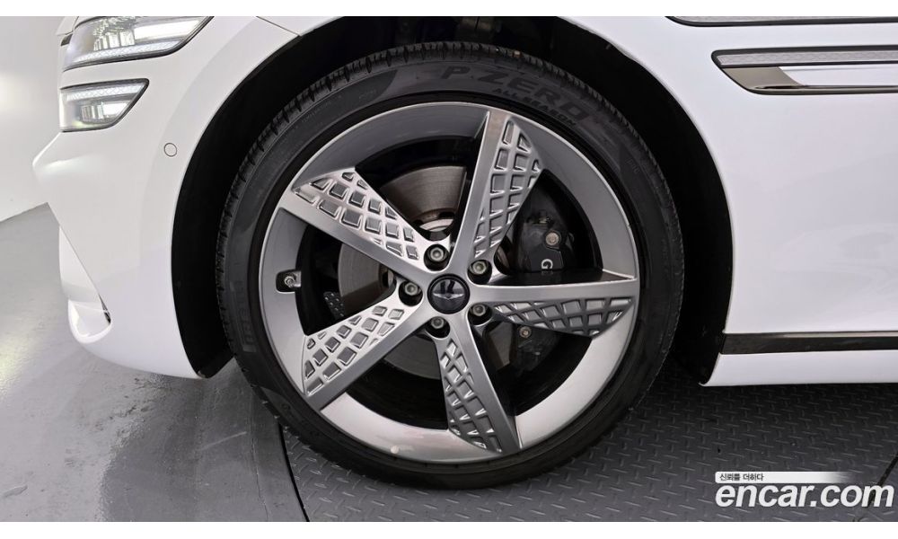 882843