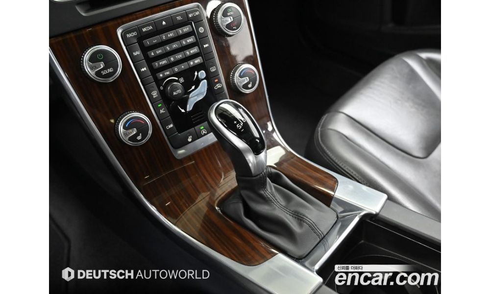 303028