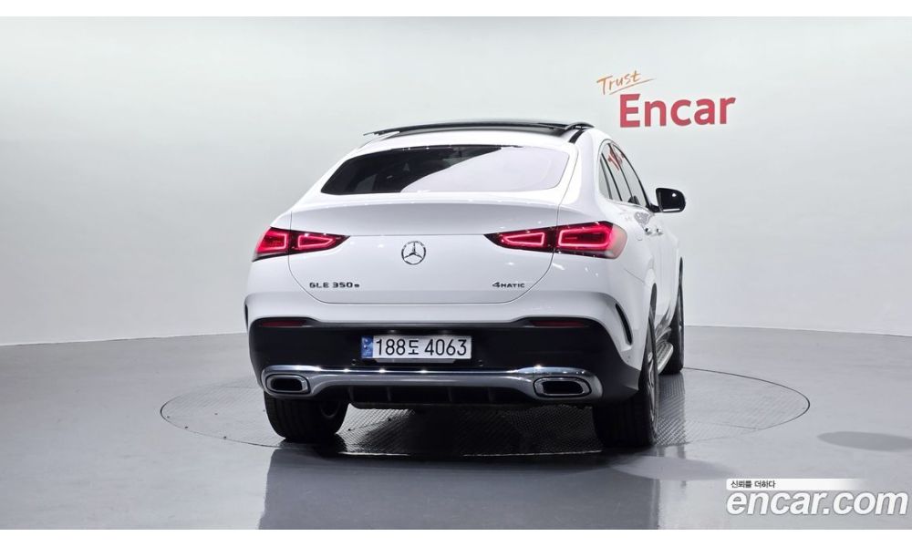 910697