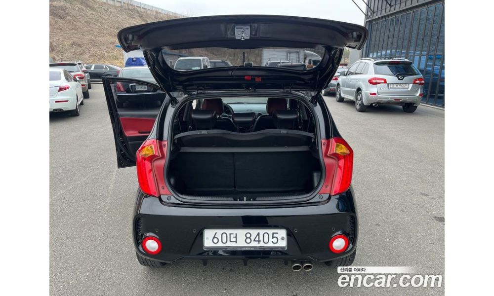 645897