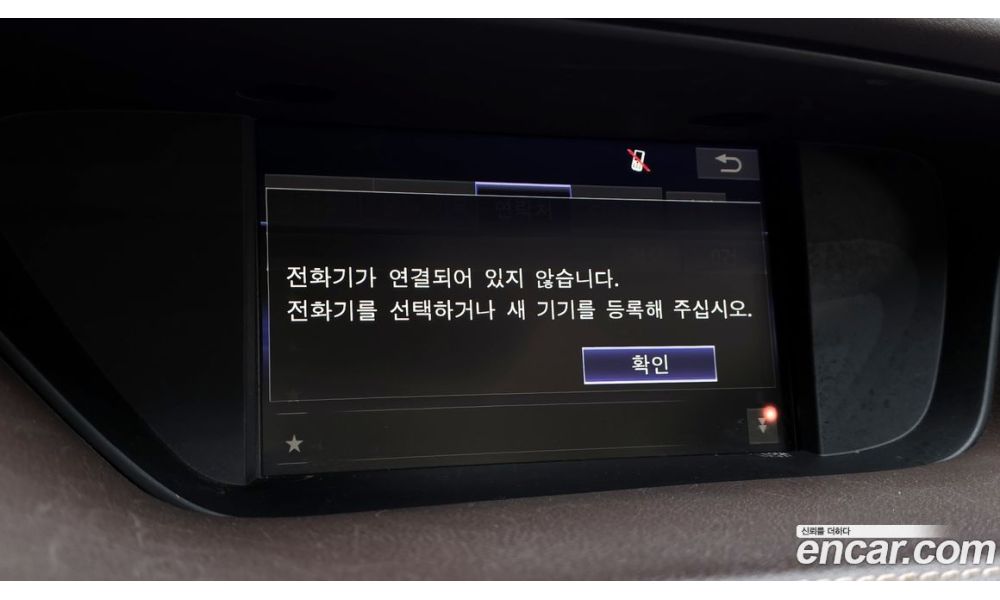 869111