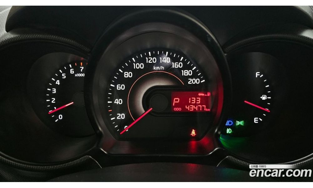 331103