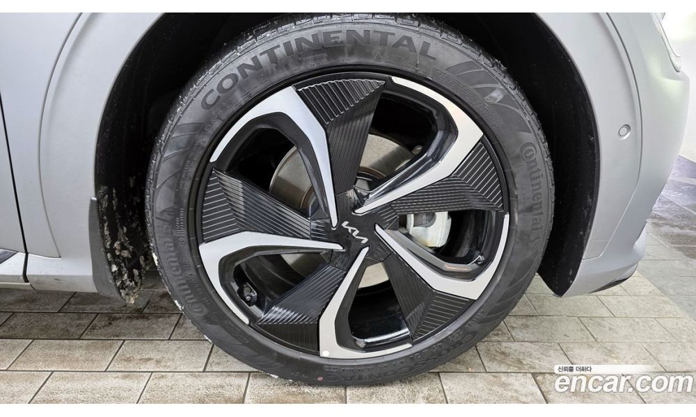 96828