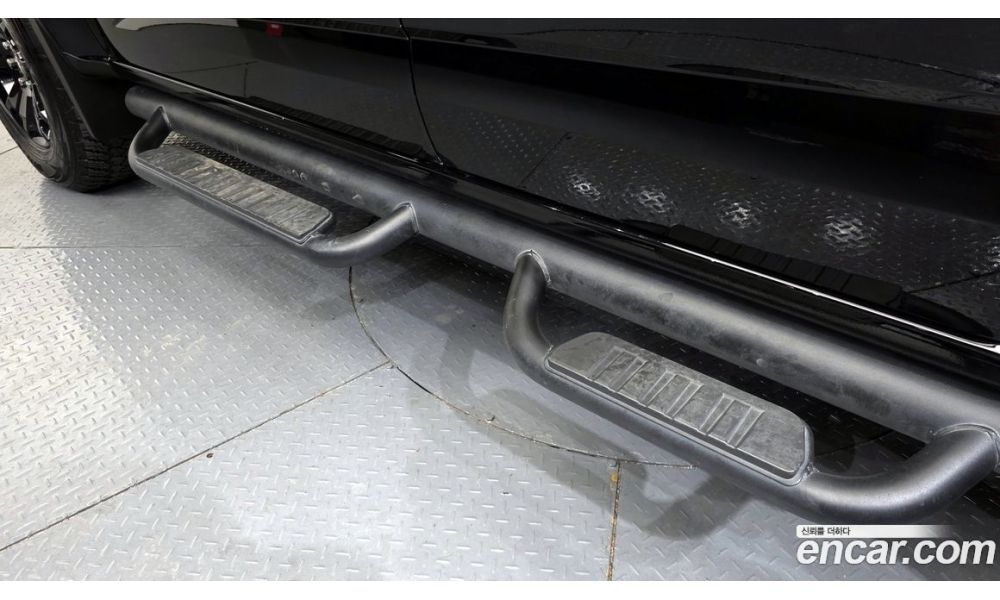 693505