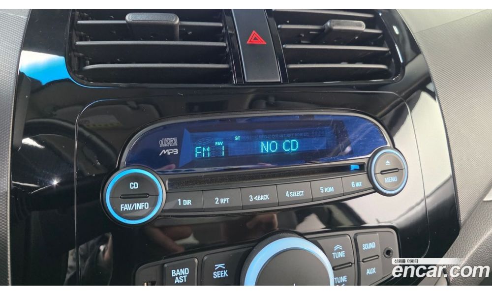 868043