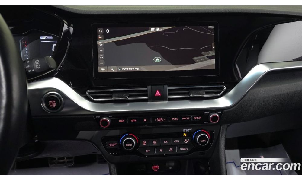 343068