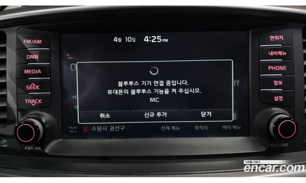 897133