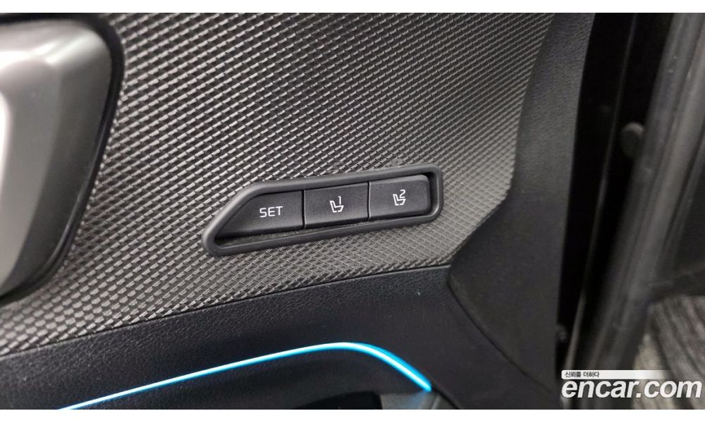 476097