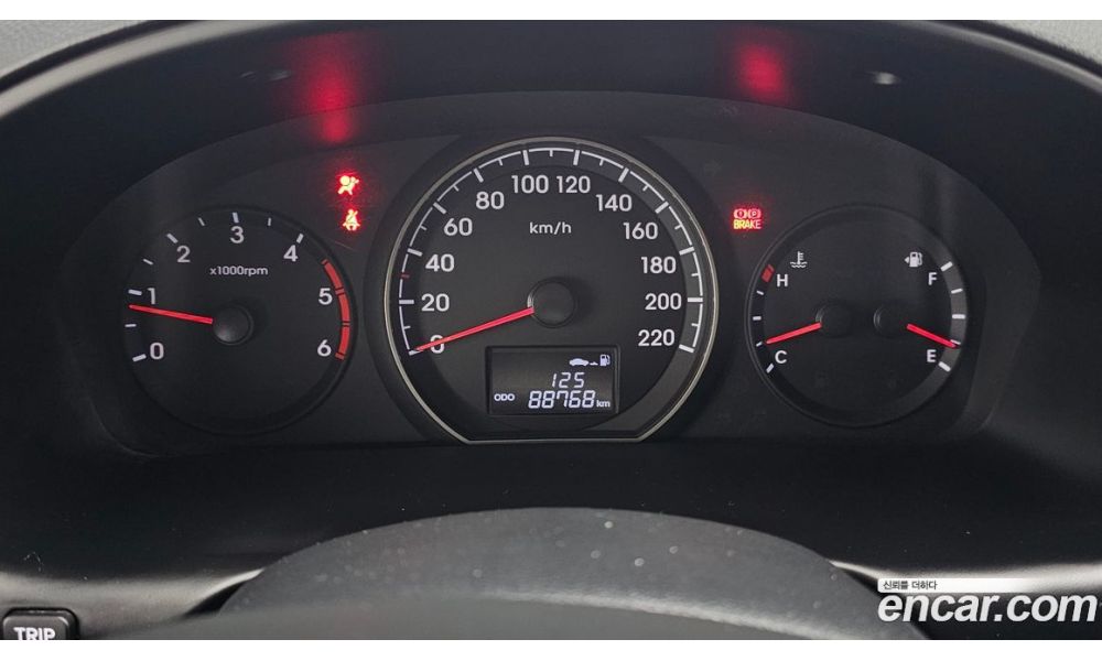351104