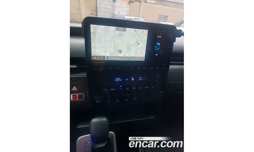 112943