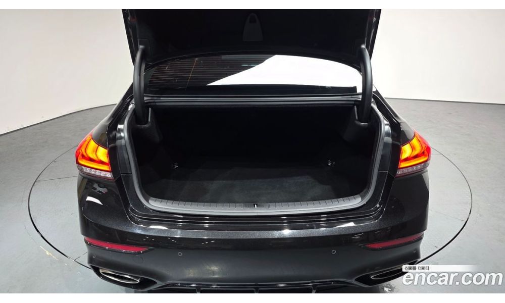 911613