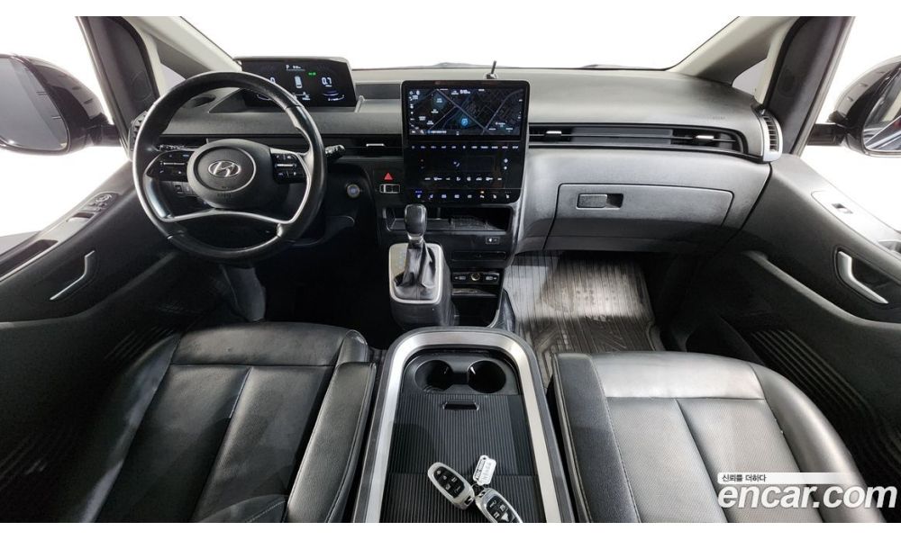 911923