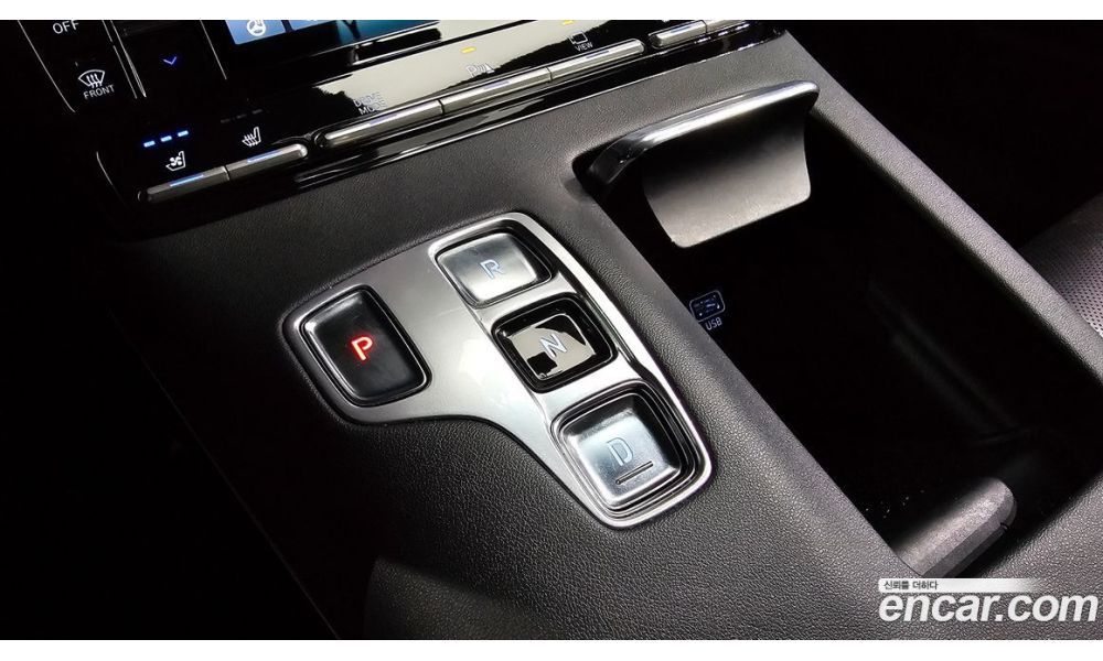 818438