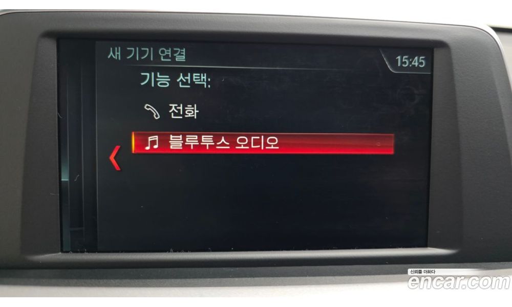890811