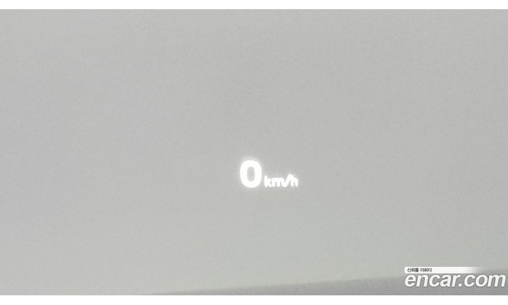 276100