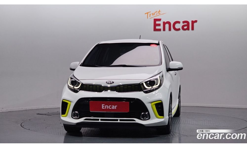 907634