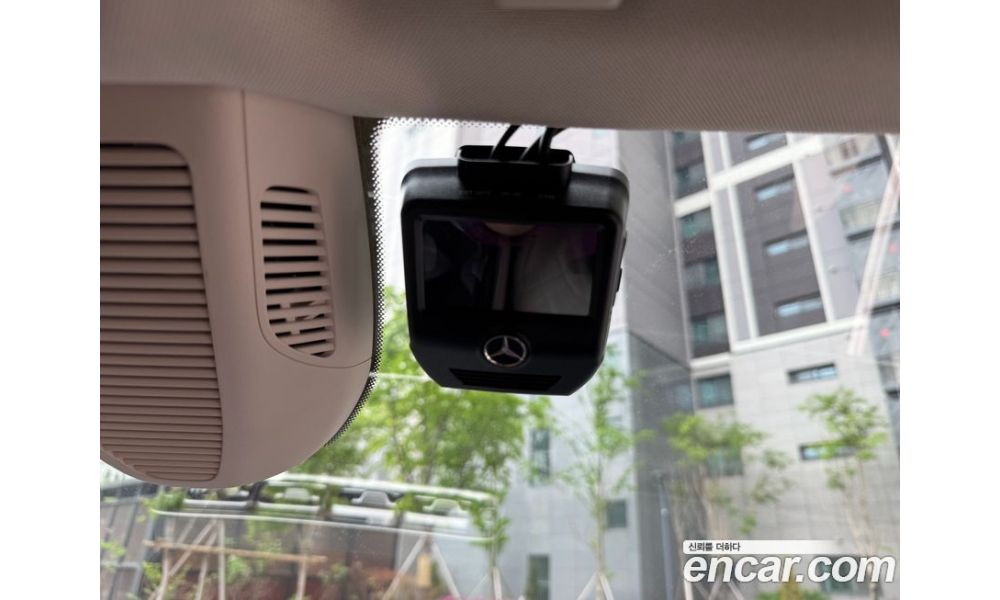 821930