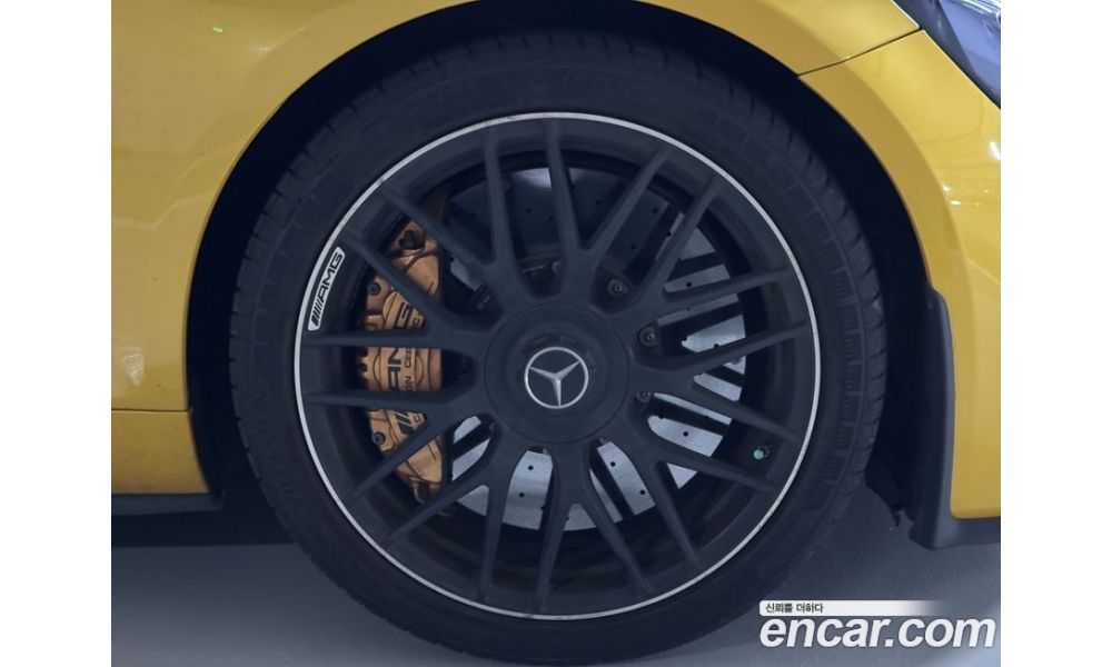 739435