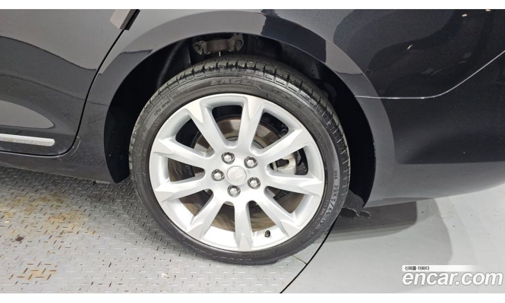 631822