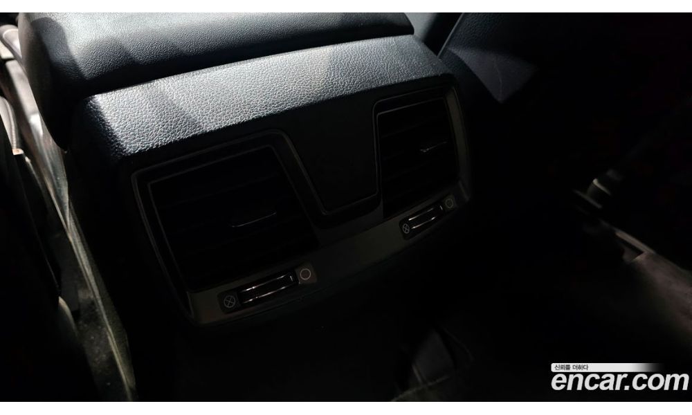 872567